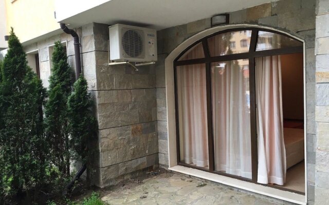 Апартаменты VM Apartments Royal Sun вид на фасад