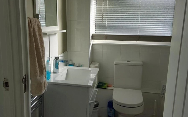 Quiet house beside Stansted Airport