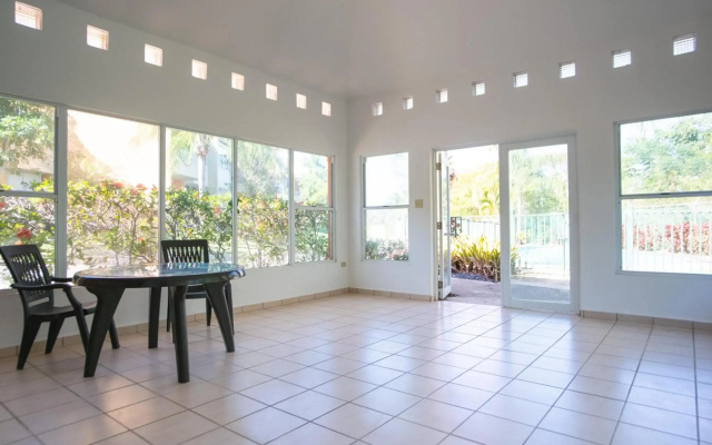 Renovated townhome -Rooftop Terrace by Sandy Beach