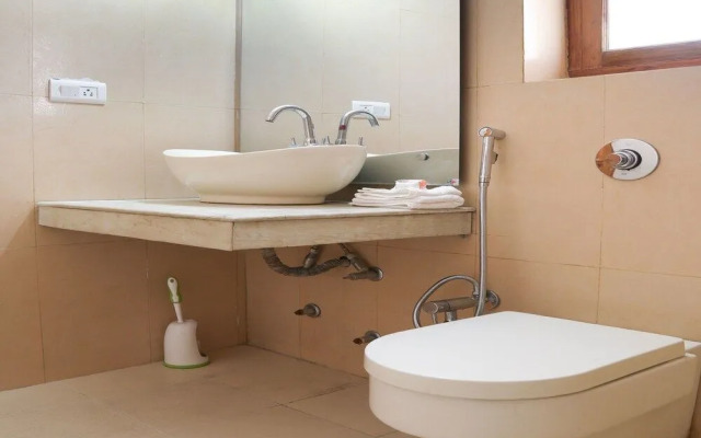 OYO 13223 Hotel Tak