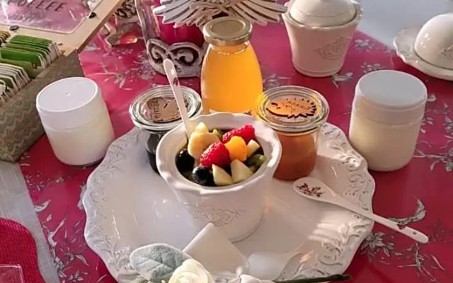 Au Chant Des Oiseaux (Adults Only)
