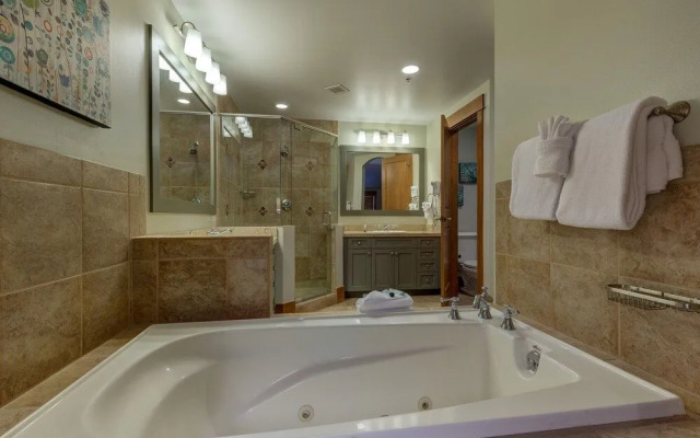 Lone Eagle #3050 - 4 Br Condo