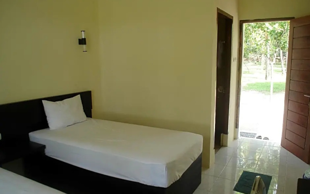 GONDANG1 beach hotel