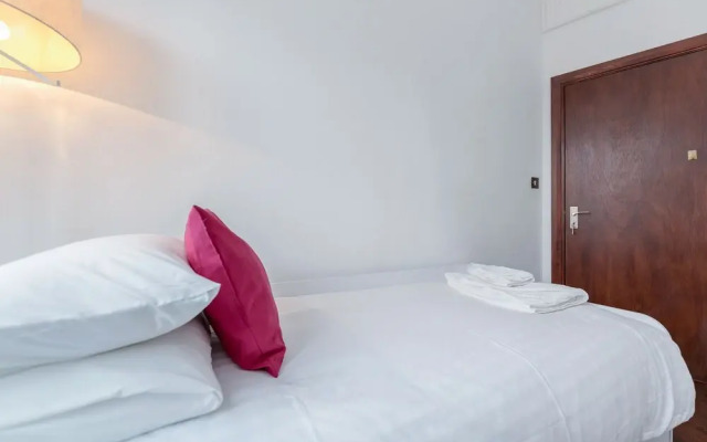 South Ken Apartment by BaseToGo