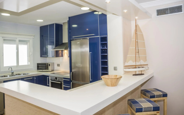 HB - Comfortable Beachfront Holiday Apartment