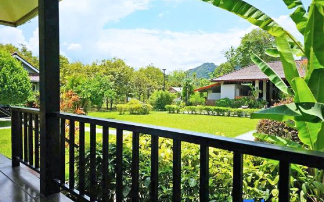 H&V Bungalow Vangvieng