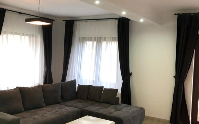 Holiday Luxury Villa with private Garden
