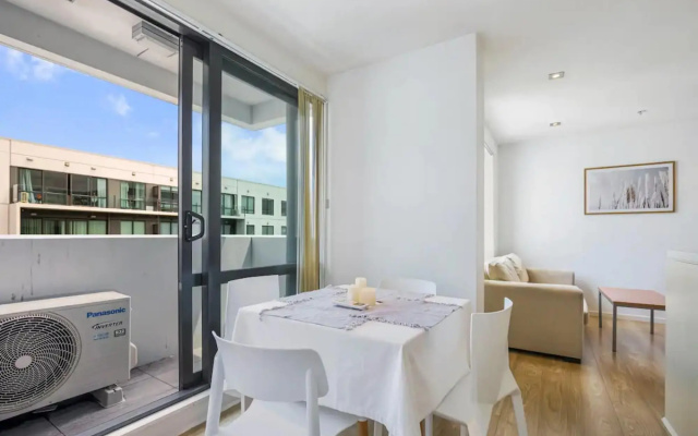 Central two-bedroom apartment close to Spark Arena