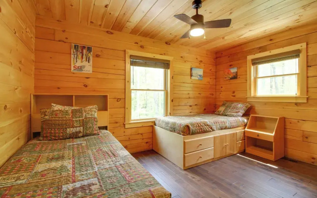 Londonderry Chalet w/ Deck, Fire Pit & Views!