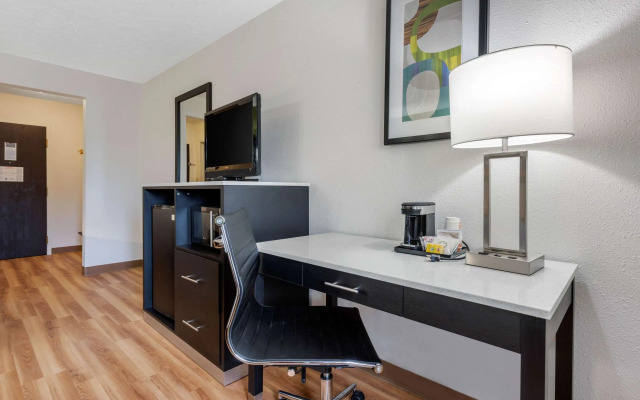 Quality Inn Coraopolis - Pittsburgh Airport
