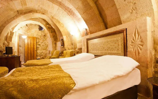 Monte Cappa Cave House