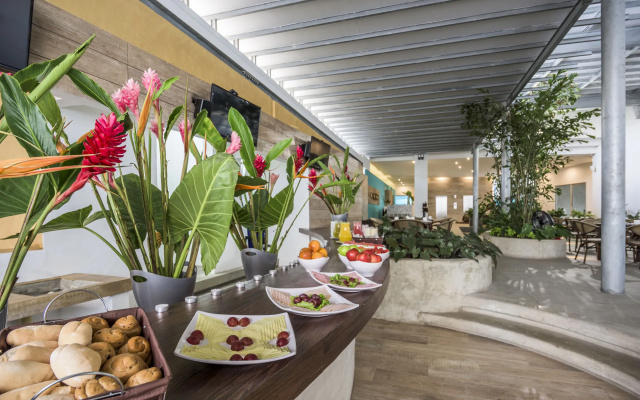 Pop Art Hotel CLC Puerto Mamonal Cartagena