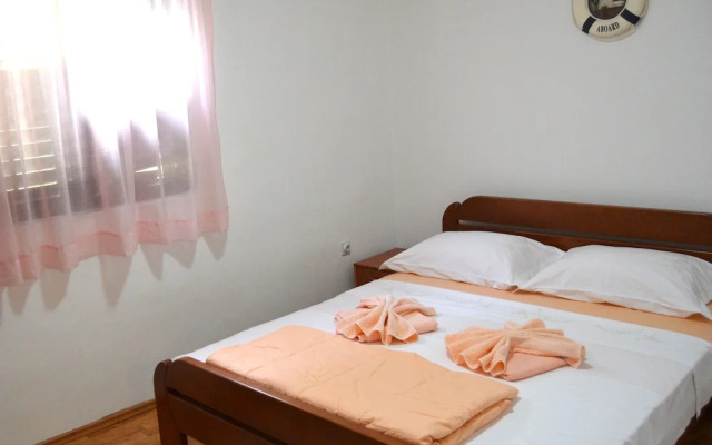 Apartments Dobrisa