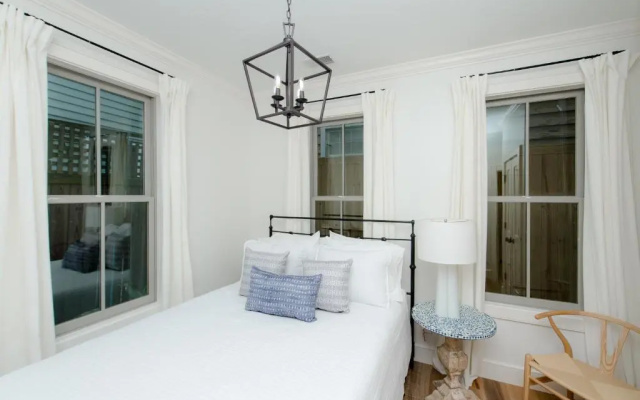 Guesthouse Charleston WEST 242 B and C