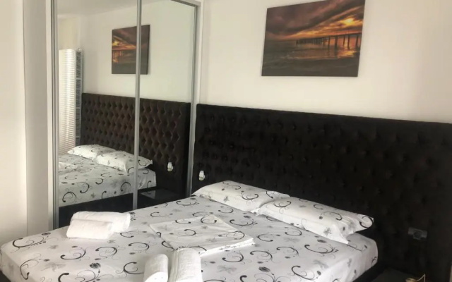 Evy Apartament N10 by Alezzi
