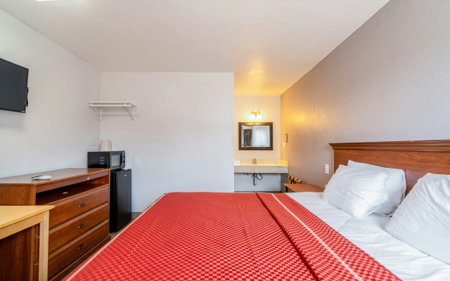 OYO Budget Inn Falfurrias Hwy 281