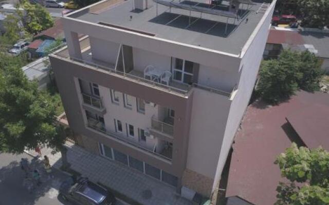Отель Ivatea Family Hotel Болгария, Равда - отзывы, цены и фото номеров - забронировать отель Ivatea Family Hotel онлайн вид на фасад