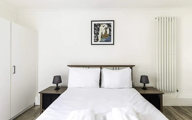 Cosy Angel Flat: Tube Nearby, Stunning Views!