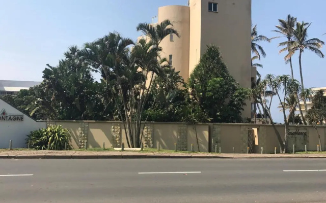 9 Casablance Ballito~Beach on your doorstep.