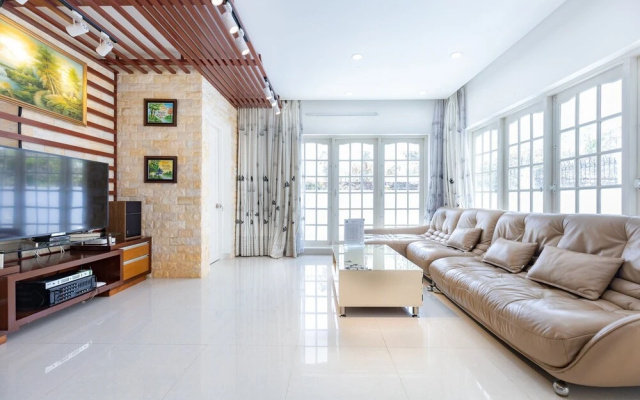 Kat Villa