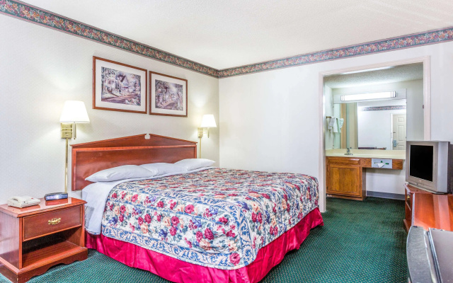 Days Inn by Wyndham Cornelia