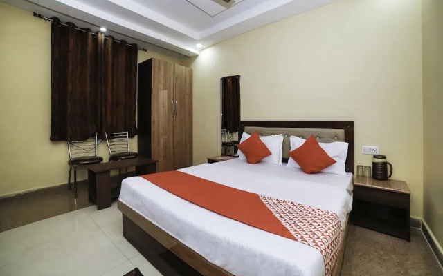 OYO 27825 Hotel Royal