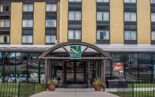 Отель Quality Hotel & Suites At The Falls США, Ниагара-Фолс - отзывы, цены и фото номеров - забронировать отель Quality Hotel & Suites At The Falls онлайн вид на фасад