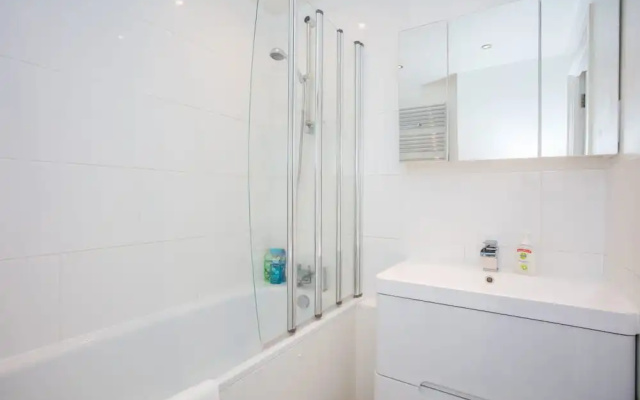2 Bedroom Penthouse Close To Central London
