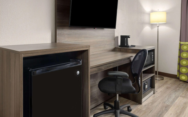 Super 8 by Wyndham Henrietta/Rochester Area