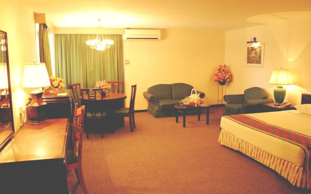 Hotel Centrepoint (Self Check In After 5PM)
