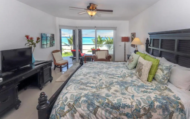 True Beachfront Condo - Corazon