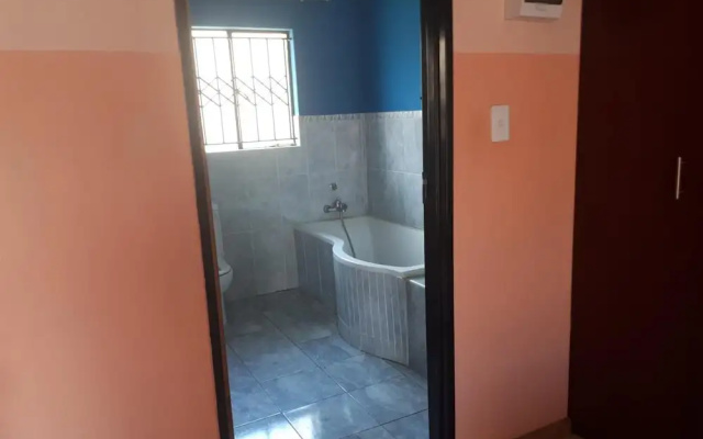 C- Land Guest house Meyerton