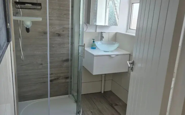Charming Borehamwood Apartment With 2 Bedrooms