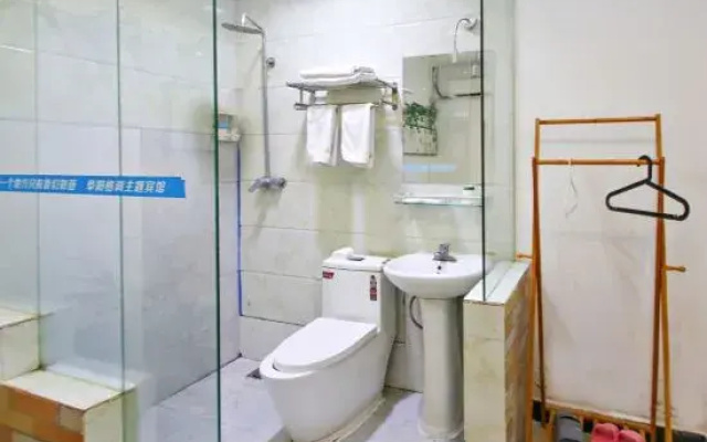 Style Theme Hotel (Fuyang Normal University West Lake Campus)