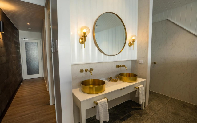 Dacha on Maggie No#1 OPULENT AND LUXURIOUS