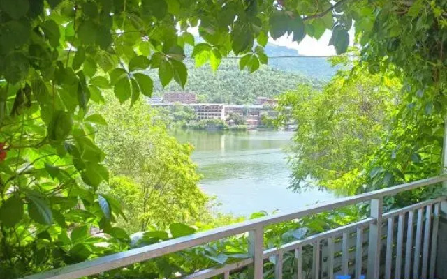 Ziyuexuan Farm Stay
