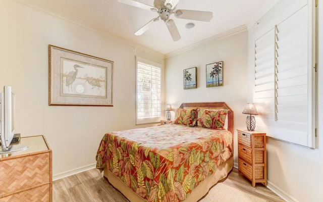 South Beach Club 205 by Distinctive Beach Rentals