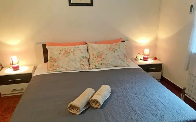 Charming Apartment in Banjole Near Sea