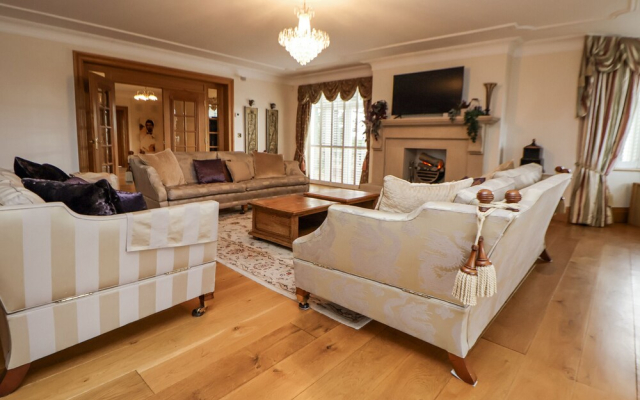Mount House