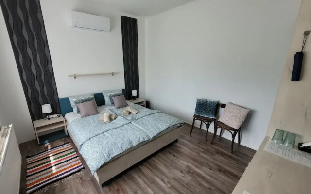 Sleeps 18 - Lakeview - House - Vonyarcvashegy