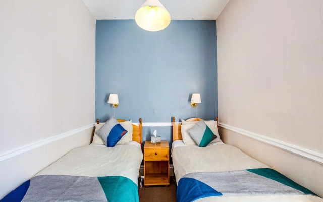 The Richmond Arms Hotel by OYO