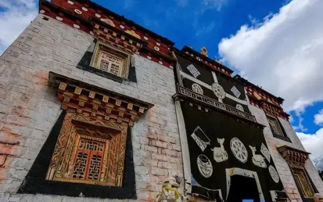 Hotel Blanche Yading