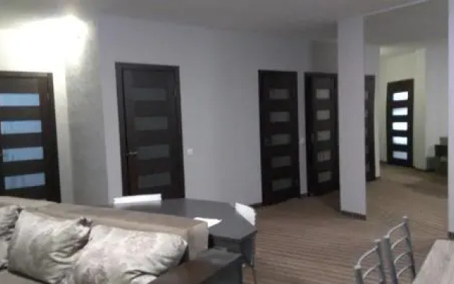 Hostel on Dragomanova 27