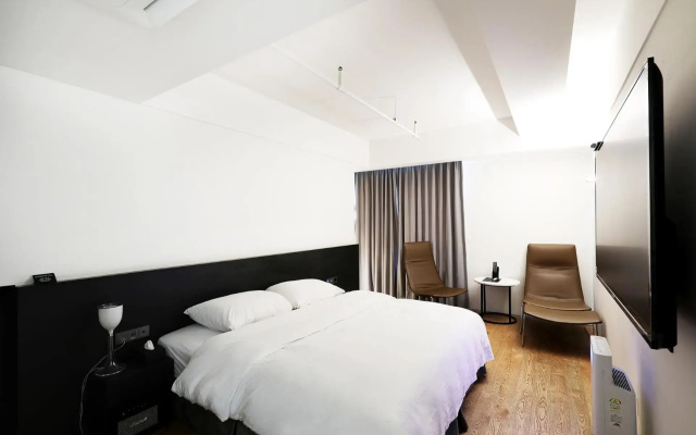 Hotel 498