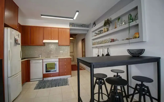 Villa Elias 1BR Upper Apt with Pool