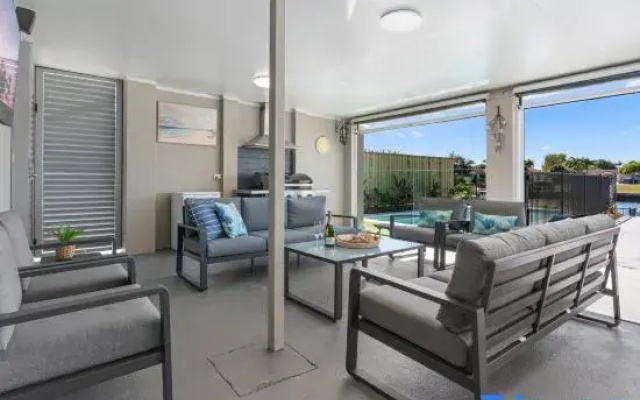 Seanna Blue: Relax & Indulge on the Canal