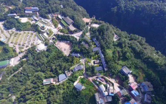 Ya'an Bifeng house