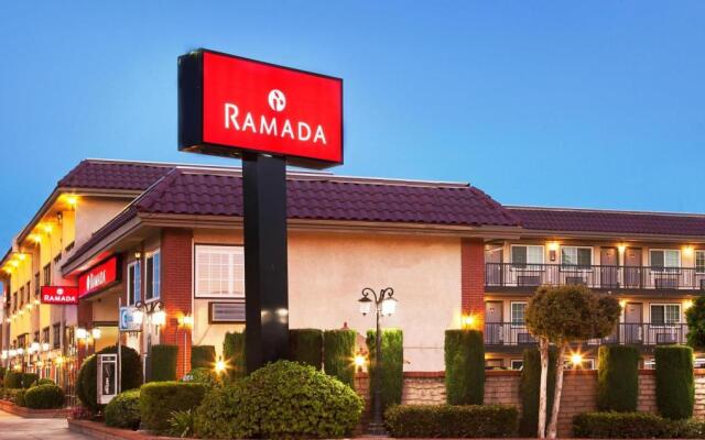 Ramada by Wyndham Leeds East 0