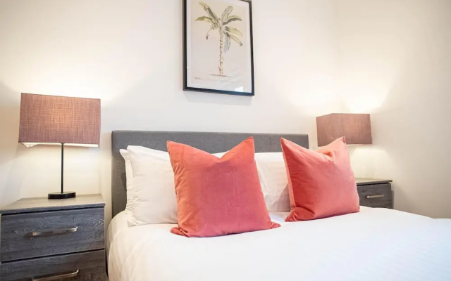 One Bed - Queensmere Shopping Centre by Belvilla