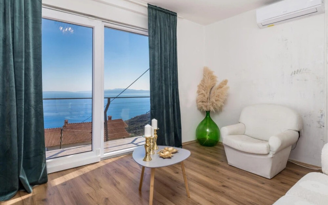 Awesome Home in Bregi With Jacuzzi, Wifi and 4 Bedrooms